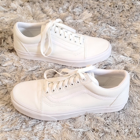 Vans Shoes - Vans Canvas Old Skool Brand New men's 7.5, women's 9